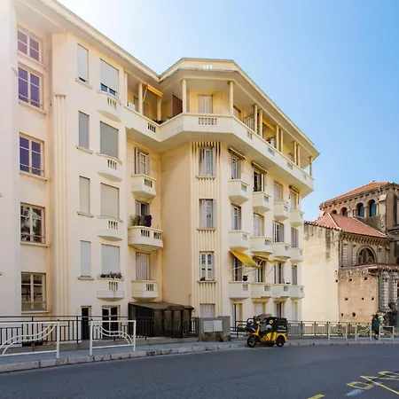 Tivoli Furnished Studio Lejlighed
